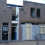 Onderstutten-Oude garagedeuren verwijderd en nieuw metselwerk met kozijnen geplaatst